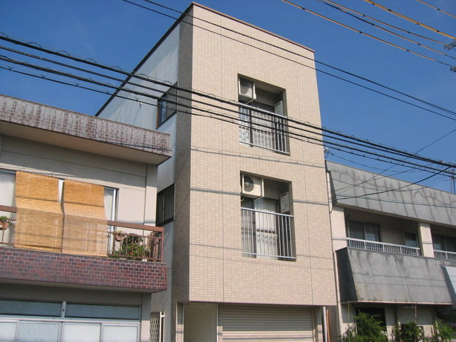 栄マンションの外観