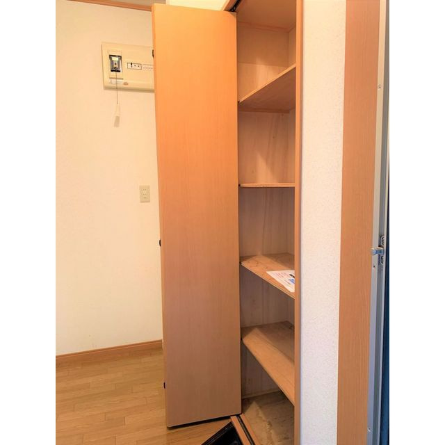 岐阜市則武中３丁目のアパートの玄関|下駄箱