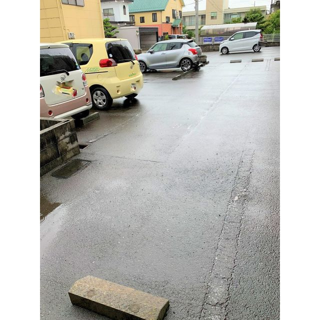 岐阜市則武中３丁目のアパートの駐車場