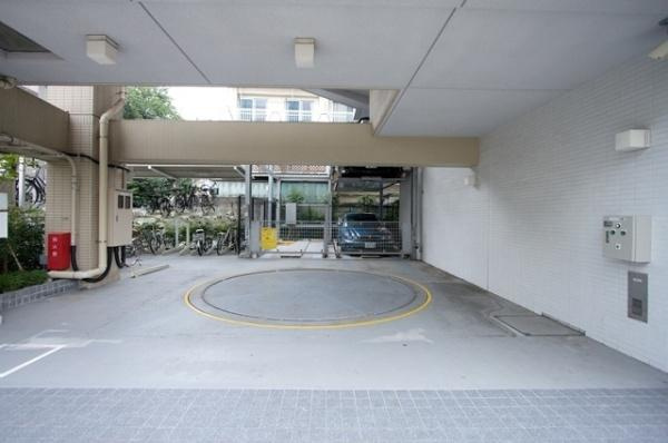 【駐車場】