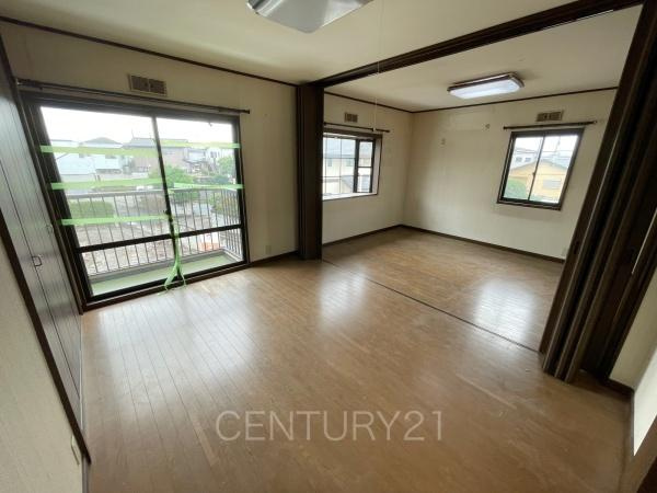 伊勢崎市若葉町中古住宅の洋室|２面採光の明るい洋室です。