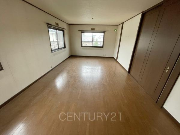 伊勢崎市若葉町中古住宅の洋室|２面採光の明るい洋室です。