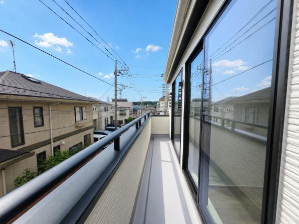 横浜市旭区金が谷２丁目の新築一戸建のバルコニー|陽当り良好のバルコニー！
風通しもよく気持ちいいです
