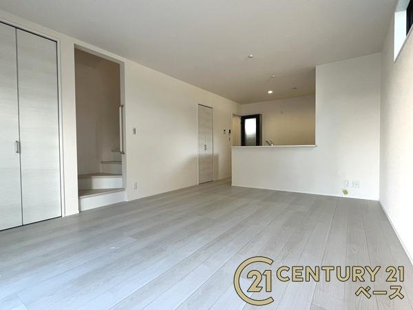 リーブルガーデン服部 ３号棟 ／新築一戸建の居間・リビング|■現地撮影写真■ご家族でくつろげる広々としたリビングです！