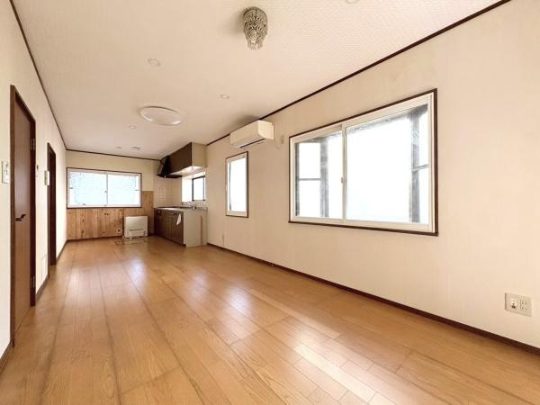 横浜市旭区川島町の中古一戸建の居間・リビング