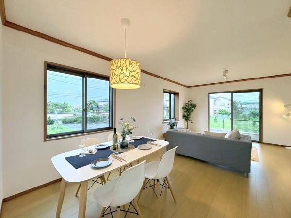 藤沢市宮原の中古一戸建の居間・リビング