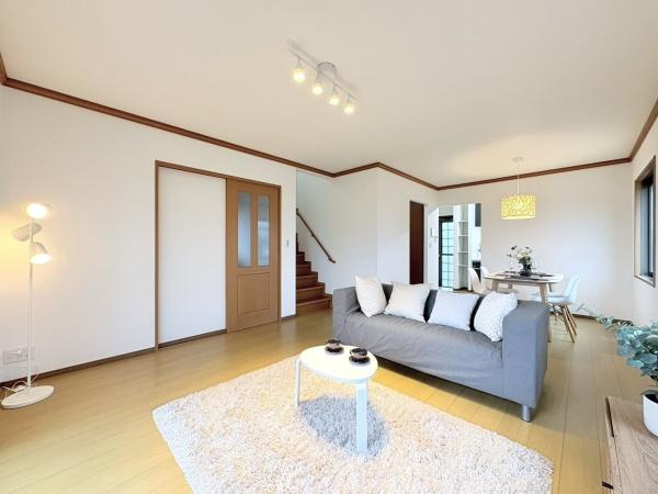 藤沢市宮原の中古一戸建の居間・リビング