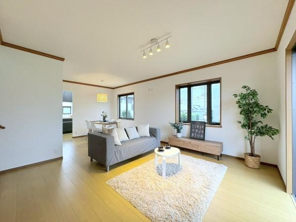 藤沢市宮原の中古一戸建の居間・リビング