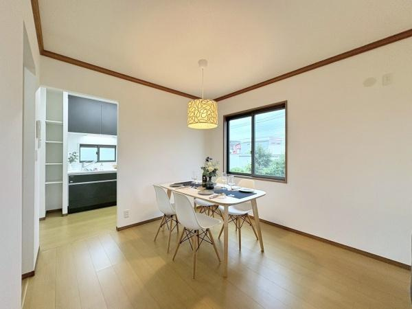 藤沢市宮原の中古一戸建の居間・リビング