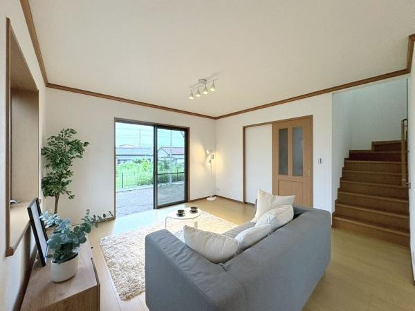 藤沢市宮原の中古一戸建の居間・リビング