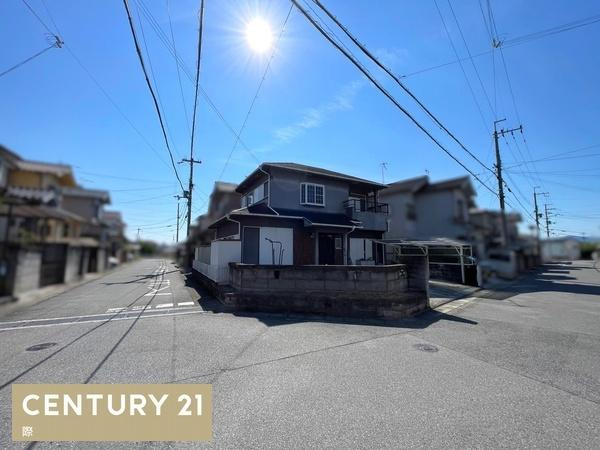 岩出市山　中古戸建の前面道路含む現地写真