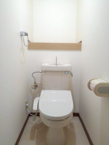 メゾンアルファＣのトイレ|ゆったりとした空間のトイレです