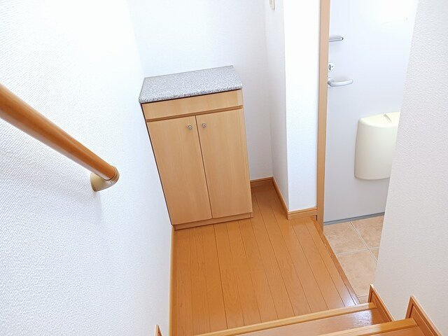 ウエスト・モンターニュＡの玄関|明るい玄関です