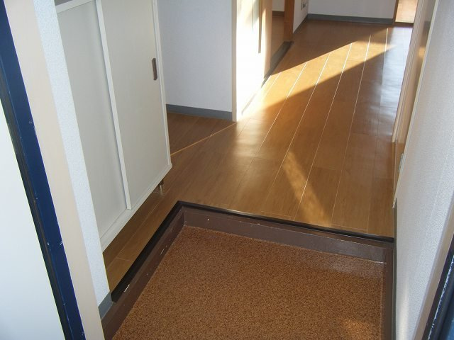 エルディム蔀４の玄関|シンプルで使いやすい玄関です