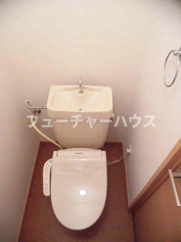 エルディム蔀３のトイレ|コンパクトで使いやすいトイレです
