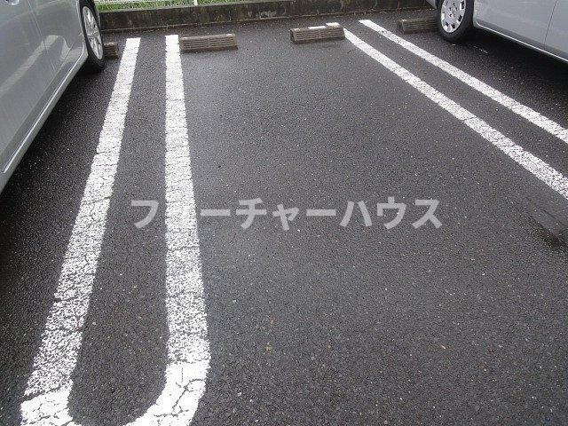 アルカンシェルの駐車場|車をお持ちの方に嬉しい駐車場付きの物件です