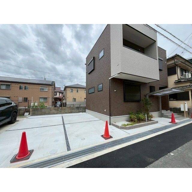 茨木市橋の内１丁目戸建の駐車場