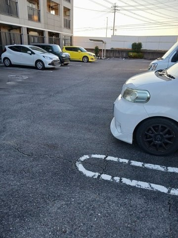 アンソレイエの駐車場