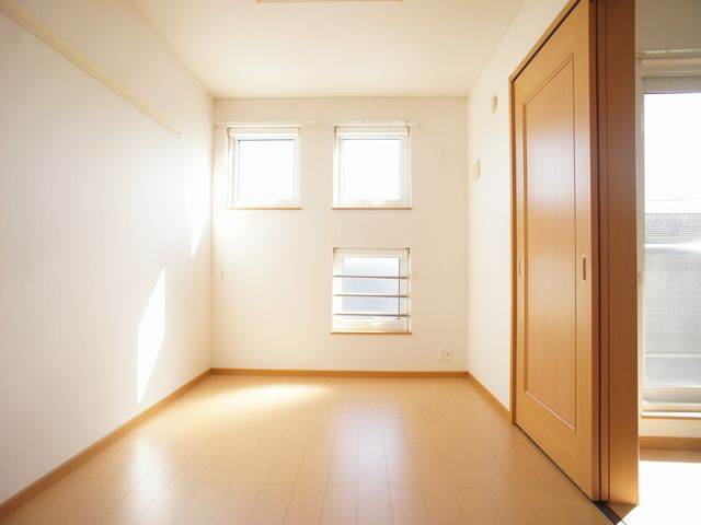 【寝室】 | コンフォートＤ | 清潔感のあるきれいな洋間です♪