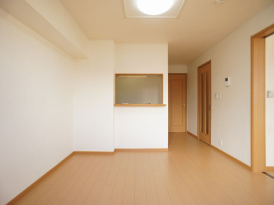 【居間・リビング】 | コンフォートＤ | 快適に過ごせるエアコンが付いています♪