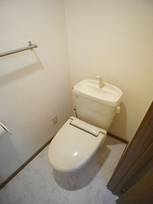 【トイレ】 | ヴィラ・ブラッサム | 洋式の水洗トイレです♪