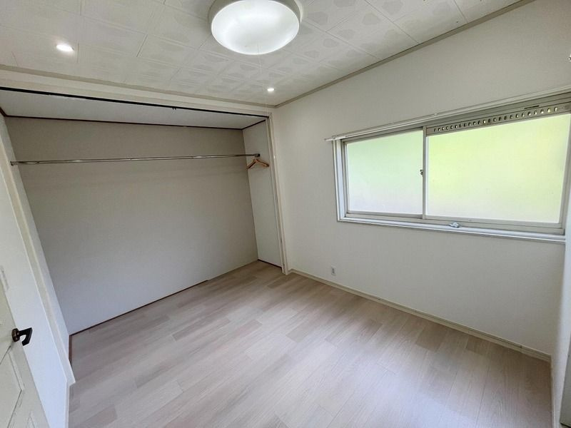 尊延寺戸建ての洋室
