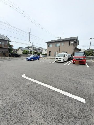 プラム　アライブの駐車場