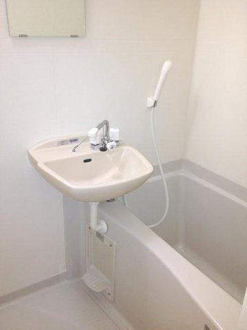 レオパレスグリーンバレー内谷の浴室
