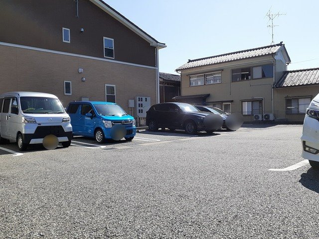 フォルス・ラーマ５の駐車場