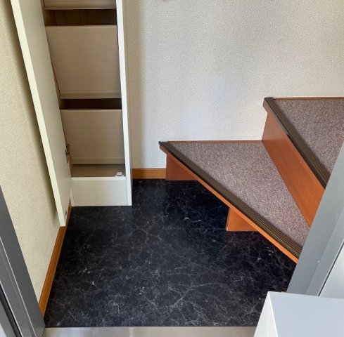 レオパレスボヌールの玄関