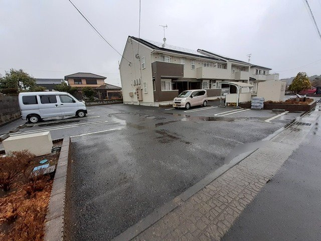 マタザメゾンの駐車場