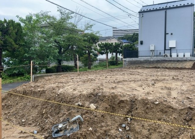 【外観】 | 土地の面積＝住宅面積ではありません。建ぺい率の問題などで、土地のある場所によって住宅を建てられる面積は限られています。高さもしかり、「土地」という言葉の中には、建築条件も含まれると考えておきましょう。