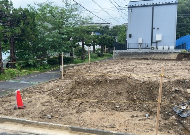 【外観】 | 人が暮らすうえで日光は大切な要素となります。日当たりの良さは譲れないポイントですね。併せて近くに大きな建築物の建築予定がないか、あるいはそれが可能な土地が近くにないか事前に確認することもお勧めします。