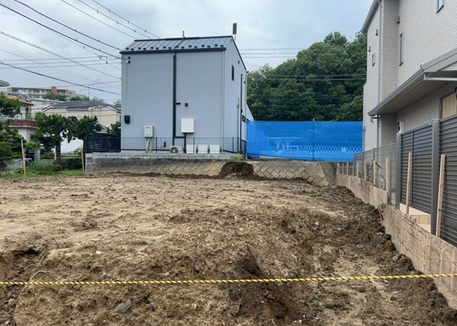 【外観】 | 土地の面積＝住宅面積ではありません。建ぺい率の問題などで、土地のある場所によって住宅を建てられる面積は限られています。高さもしかり、「土地」という言葉の中には、建築条件も含まれると考えておきましょう。