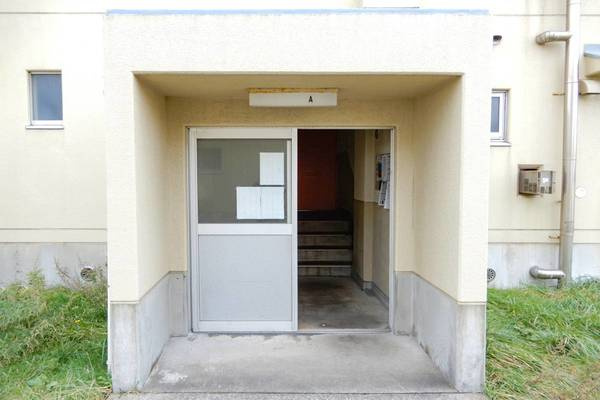ビレッジハウス土崎2号棟のエントランス|落ち着いたエントランスです