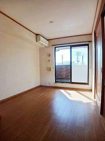 ビクトリア参番館の居間・リビング