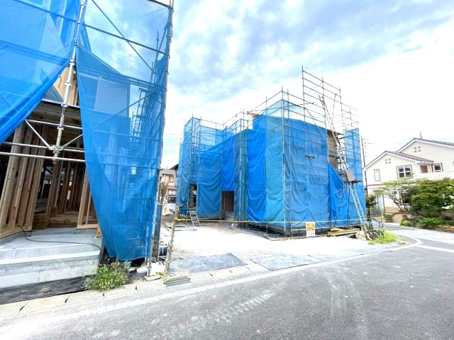 藤岡市藤岡の新築一戸建の前面道路含む現地写真