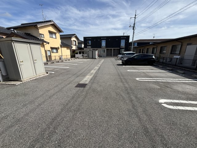アルモ　グローリア　Ⅱの駐車場