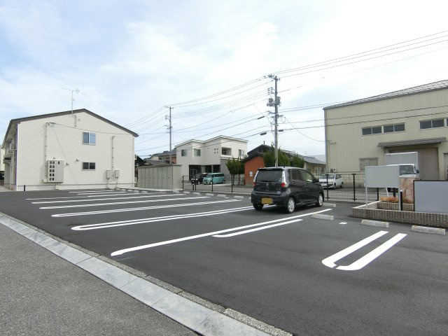 ストロベリーフィールドの駐車場