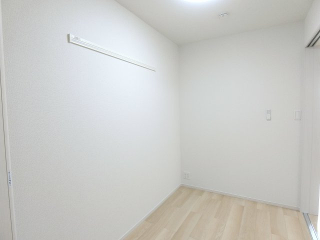 ストロベリーフィールドの洋室