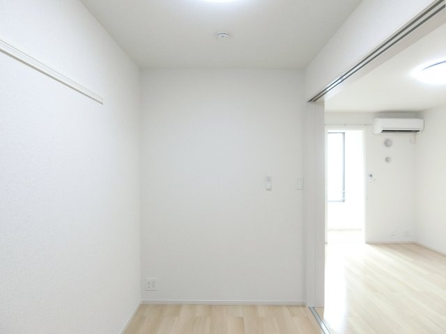 ストロベリーフィールドの洋室