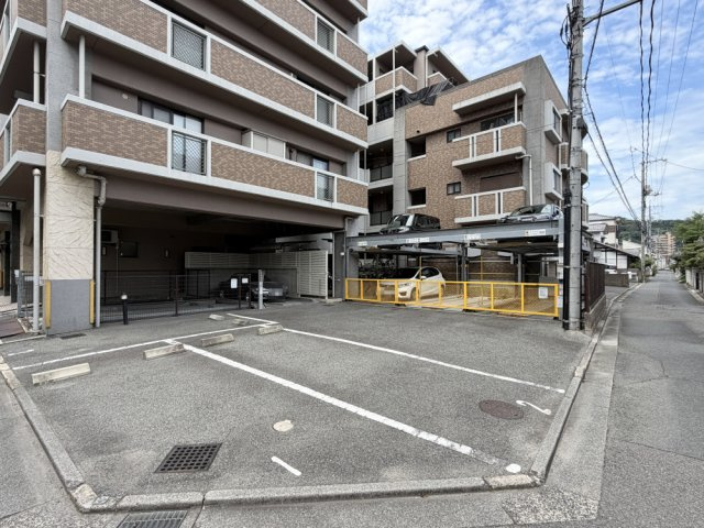 スターランド矢野駅前の駐車場|平面駐車場です。