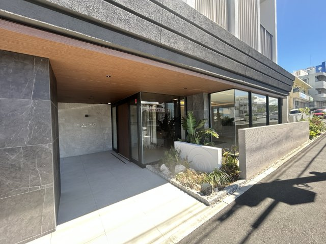 ベアーズコート北谷上勢頭ヒルズのエントランス