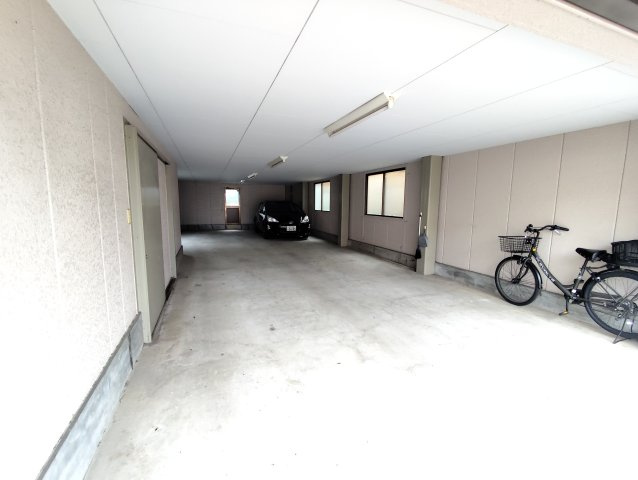 奥戸１丁目倉庫・事務所の駐車場