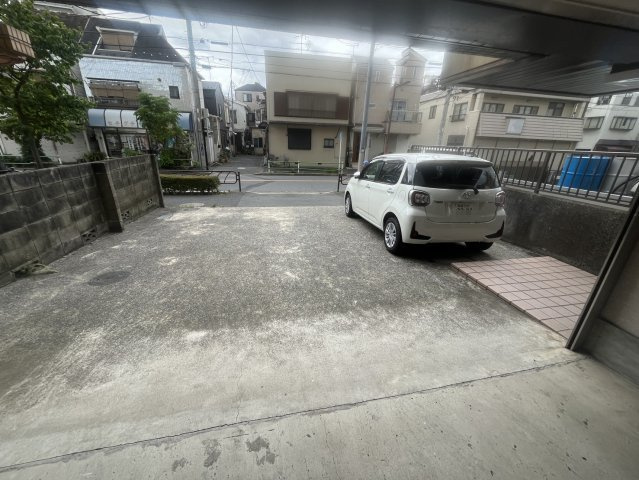 奥戸１丁目倉庫・事務所の駐車場