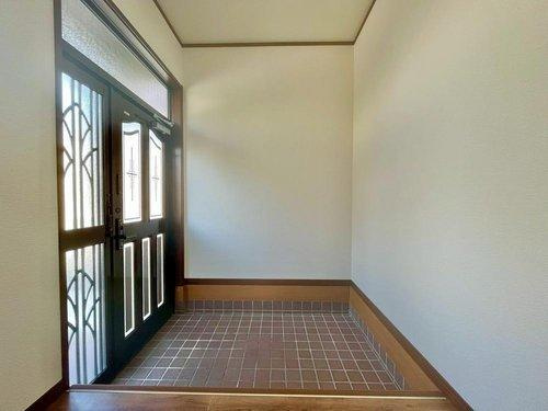 貝塚市津田南町戸建ての玄関|現地（2026年6月）撮影