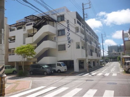 三上マンション