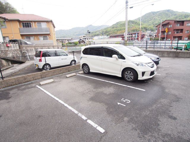 セジュール影橋　B棟の駐車場