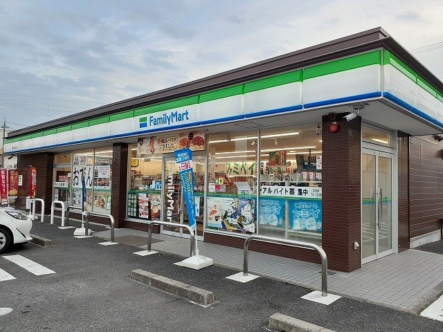 ドゥーハウスⅢの周辺|ファミリーマート　新小牧小木店まで110m