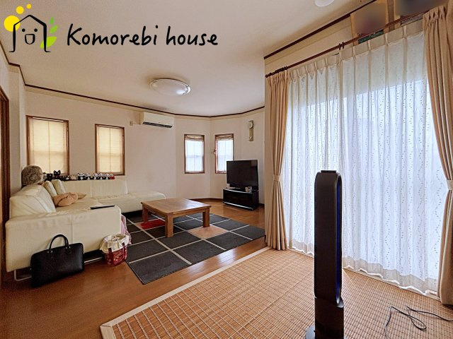 上尾市日の出一丁目　中古戸建ての居間・リビング|26.7.13　撮影済み